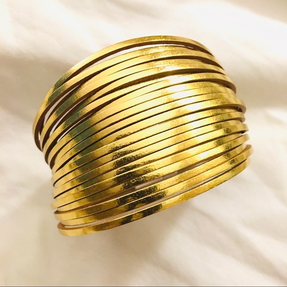 ✨METALLIC✨GOLD✨STRAPPY MAGNETIC CLOSURE‎ BRACELET - Picture 2 of 8